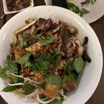 Le's Kitchen - 21. Grilled Pork Noodle Bowl (Bun Heo Nuong) - Vietnamese Near Me - Danbury, Connecticut