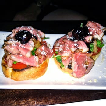 DiWine - duck crostini, plum tomato, arugula, figs - Wine Bars Near Me - Astoria, New York