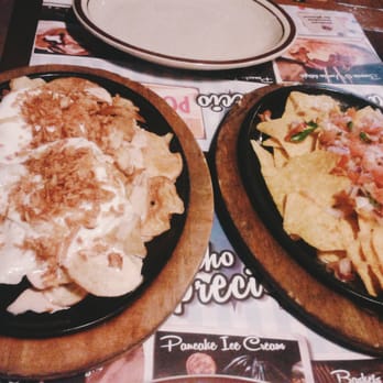 Ribs BBQ - Huevos estrellados y Nachos criollos - American Near Me - Barcelona, B Ribs BBQ - Huevos estrellados y Nachos criollos - American Near Me - Barcelona, B