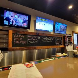 Dolly Down Grill - Lunch counter