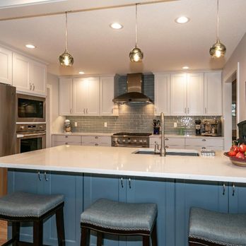 Revive Remodeling - a kitchen with a center island - General Contractors Near Me - Wilsonville, Oregon Revive Remodeling - a kitchen with a center island - General Contractors Near Me - Wilsonville, Oregon
