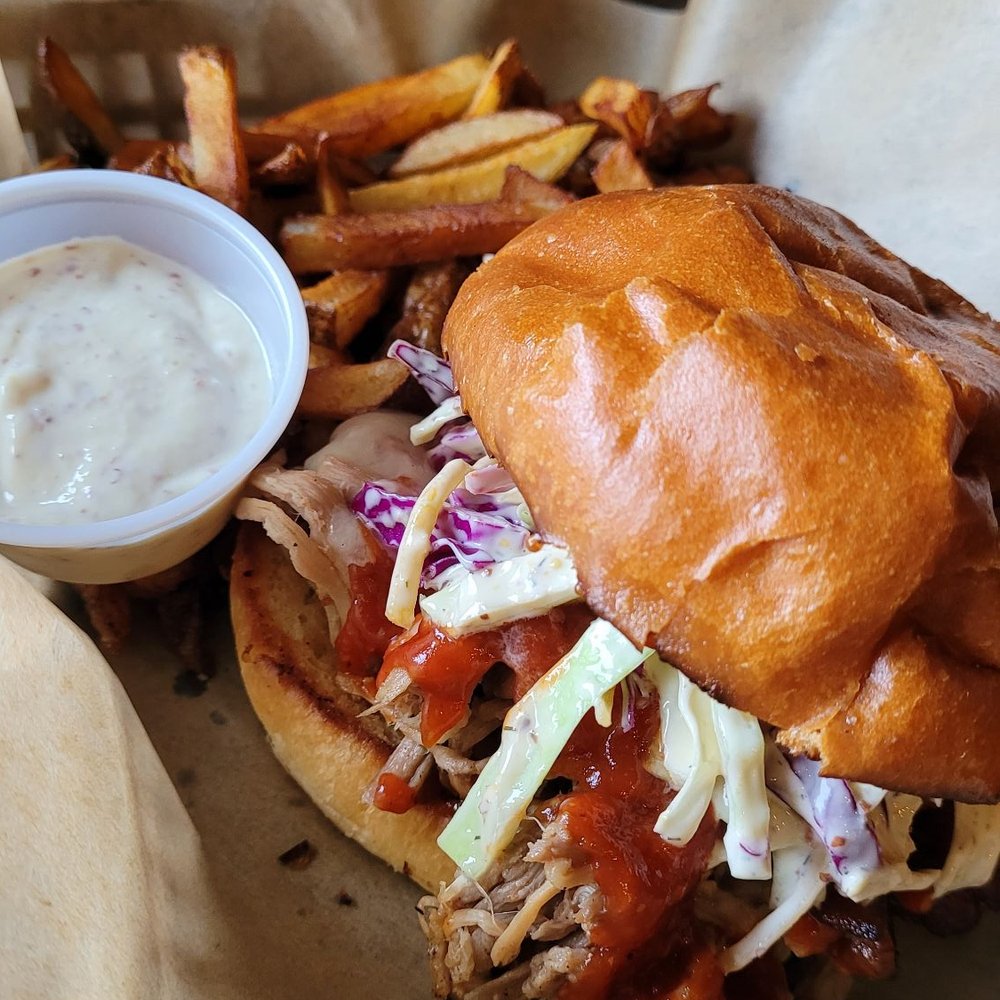 Everett's - Everetts way pulled pork - American Near Me - Omaha, Nebraska Everett's - Everetts way pulled pork - American Near Me - Omaha, Nebraska