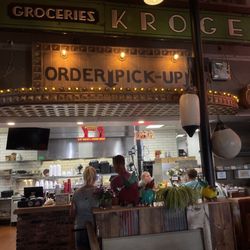 Starbecks Smokehouse - Here's the front order and pickup counter.
