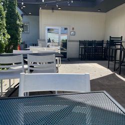Zoobie's Old Town Tavern - Patio seating