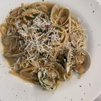 Rialto Restaurant - clam linguine - Italian Near Me - Carle Place, New York Rialto Restaurant - clam linguine - Italian Near Me - Carle Place, New York