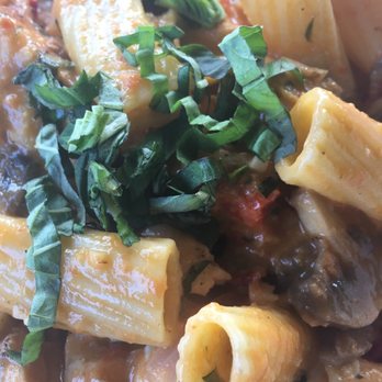 Olivio's Trattoria - Rigatoni with grilled chicken, artichokes, sundries tomatoes in a creamy marinara sauce, yum! Bring your appetite! - Italian Near Me - Simi Valley, California Olivio's Trattoria - Rigatoni with grilled chicken, artichokes, sundries tomatoes in a creamy marinara sauce, yum! Bring your appetite! - Italian Near Me - Simi Valley, California