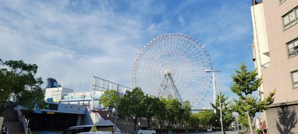 Tempozan Ferris Wheel by null