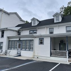 Homestead Inn - Entrance