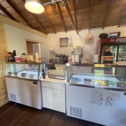 Moonlight Inn - Ice Cream Cabin