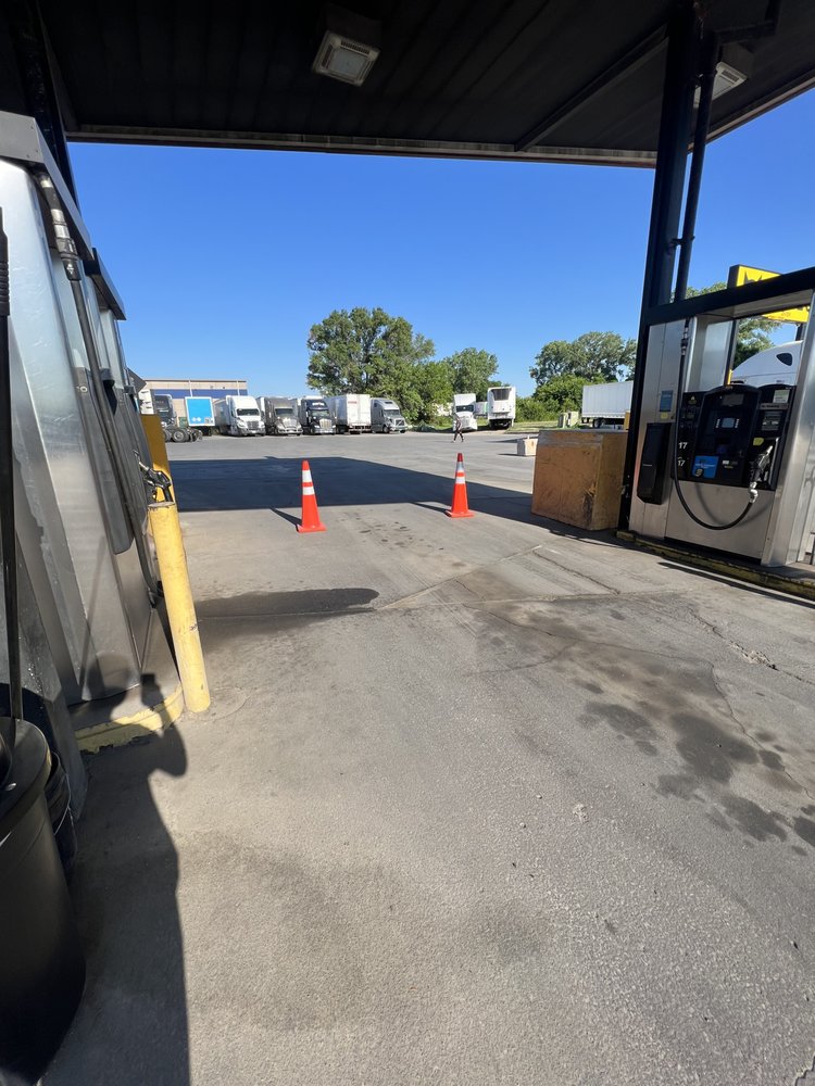 PILOT Updated October 2024 12 Photos & 13 Reviews 4610 Kansas Ave