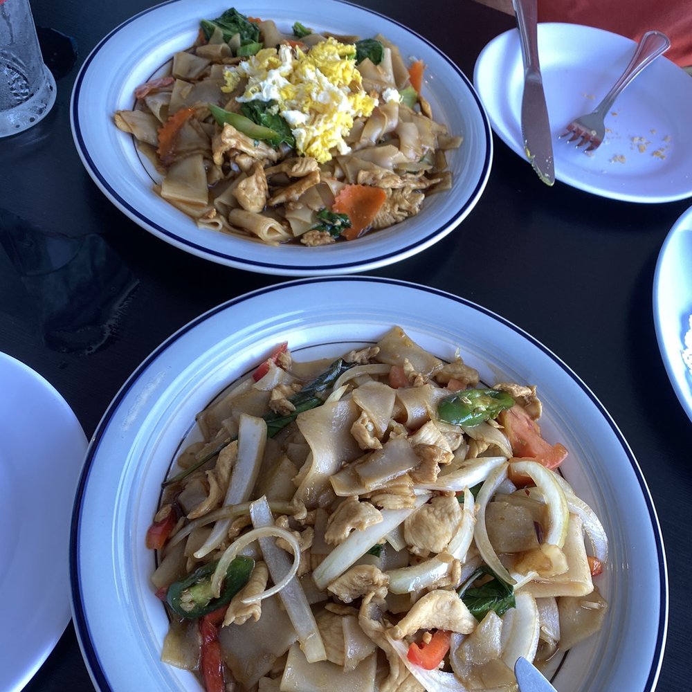 Thai Zapp - Drunken Noodle Dinner and Pad See Ew Dinner - both were pretty sweet for my taste - Thai Near Me - Dunkirk, Maryland Thai Zapp - Drunken Noodle Dinner and Pad See Ew Dinner - both were pretty sweet for my taste - Thai Near Me - Dunkirk, Maryland