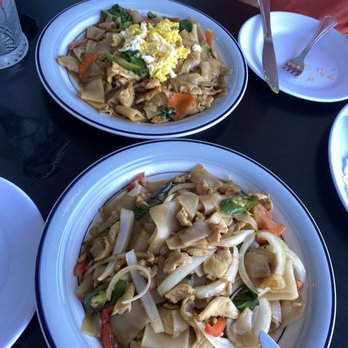 Thai Zapp - Drunken Noodle Dinner and Pad See Ew Dinner - both were pretty sweet for my taste - Thai Near Me - Dunkirk, Maryland