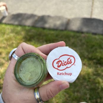 Dick's Drive-In - Sides of ketchup and onion - Fast Food Near Me - Federal Way, Washington