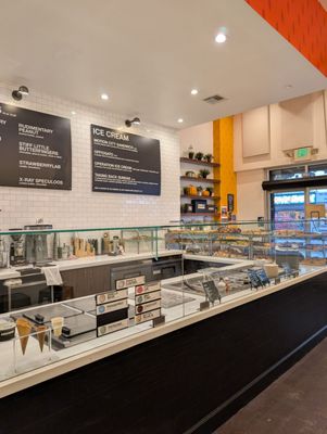 Donut Friend - Highland Park - Dessert, Ice Cream, Coffee & More by null