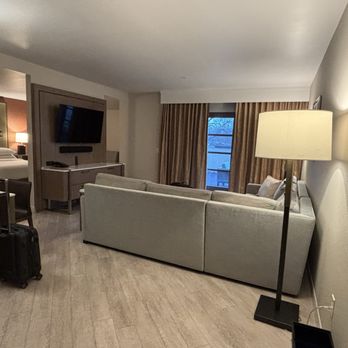 Sheraton Redding Hotel at the Sundial Bridge - Executive suite living room - Hotels Near Me - Redding, California Sheraton Redding Hotel at the Sundial Bridge - Executive suite living room - Hotels Near Me - Redding, California