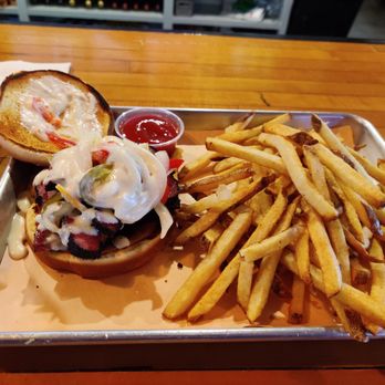 Hank's Texas BBQ - Brisket sandwich and fries - Barbeque Near Me - Columbus, Ohio