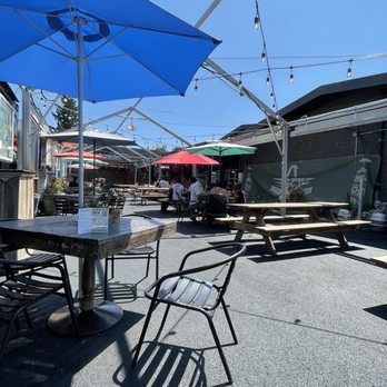 Beergarden - Outside on a Friday afternoon - Beer Gardens Near Me - Eugene, Oregon