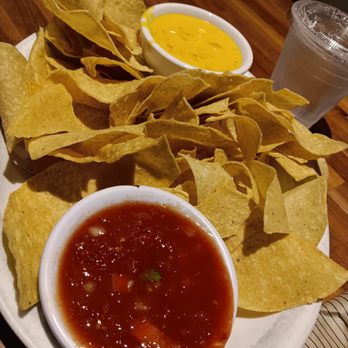 Cheddar's Scratch Kitchen - Queso appetizer was good. The salsa wasn't too hot which my daughter appreciated. - American Near Me - Albuquerque, New Mexico