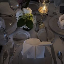 Peppe's Apt 2 - Table setting