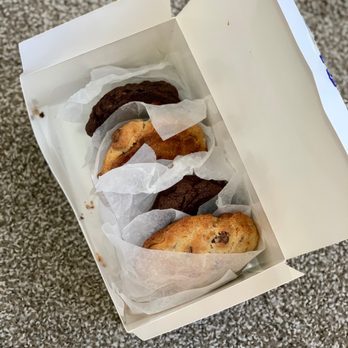 Levain Bakery - Dark Chocolate Peanut Butter Chip, Oatmeal Raisin, Dark Chocolate Chocolate Chip, Chocolate Chip Walnut - Bakeries Near Me - New York, New York