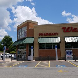 Walgreens - WALGREENS exterior storefront in Thomaston, Georgia.
