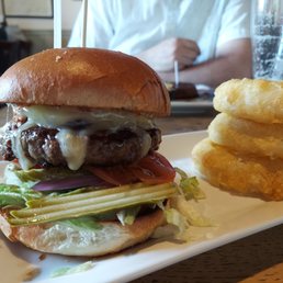 Hoo House Burger