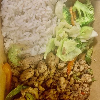 55 Thai Kitchen - Spicy basil chicken with rice and veggies - Thai Near Me - San Diego, California 55 Thai Kitchen - Spicy basil chicken with rice and veggies - Thai Near Me - San Diego, California