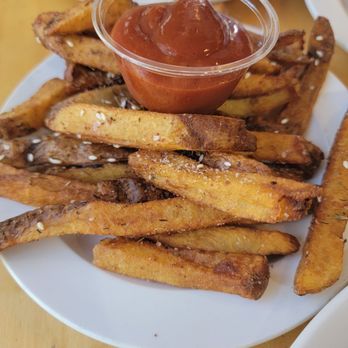 The Jefferson Market - Zatar fries with masala ketchup - Breakfast & Brunch Near Me - Ann Arbor, Michigan