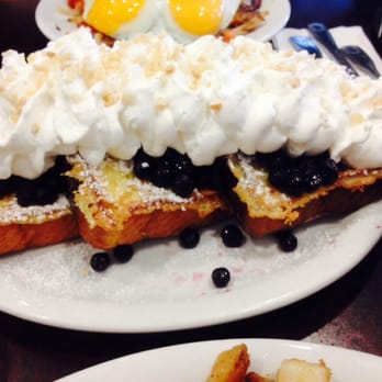 Eggs 'n Things - Sweet bread French toast w whip, Mac nuts and blueberries. - Breakfast & Brunch Near Me - Honolulu, Hawaii Eggs 'n Things - Sweet bread French toast w whip, Mac nuts and blueberries. - Breakfast & Brunch Near Me - Honolulu, Hawaii