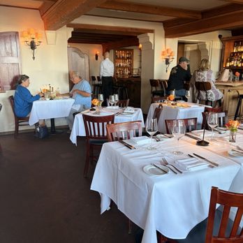 Toma Restaurant & Bar - Bars Near Me - Santa Barbara, California