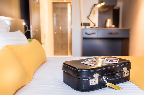 Best Western Plus Suitcase Paris La Défense. by null