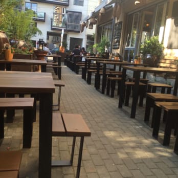 Nong Nia Restaurant - Vietnamese Near Me - Berlin, BE