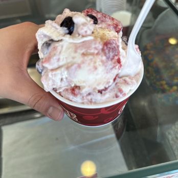 Cold Stone Creamery - Ice Cream & Frozen Yogurt Near Me - North Hills, California Cold Stone Creamery - Ice Cream & Frozen Yogurt Near Me - North Hills, California