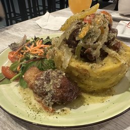 Mofongo relleno de cerdo al ajillo Mofongo relleno de cerdo al ajillo