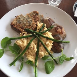 Harar Cafe - Gluten free toast, truffle oil, portabellos, asparagus, eggs