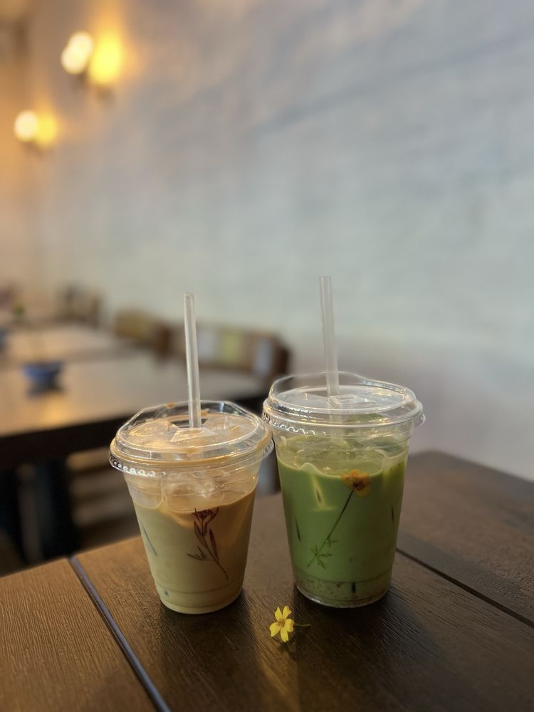 Dialogue Coffee & Flowers Image