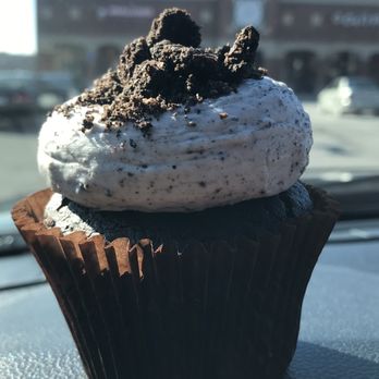 Smallcakes - Cookies & Cream Cupcake - Cupcakes Near Me - Columbia, Missouri Smallcakes - Cookies & Cream Cupcake - Cupcakes Near Me - Columbia, Missouri