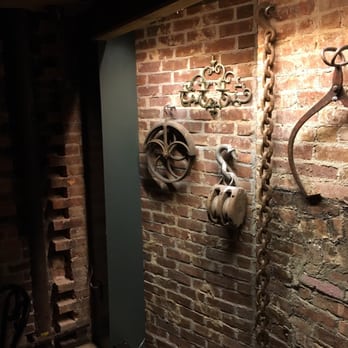 Tanner Smiths - Cocktail Bars Near Me - New York, New York