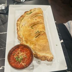 Vito's Italian Kitchen - Calzone