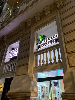 Sant Jordi Hostels Rock Palace by null