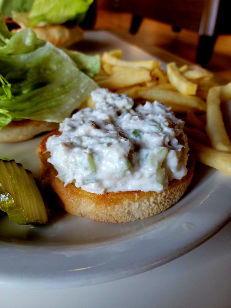 Brewster's Bar and Grill