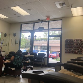 Affection Nails - Front window-looking our. Waiting area right under window. Magazines available while you wait - Nail Salons Near Me - Agoura Hills, California