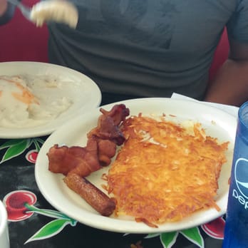 Addi's Diner - Biscuits and gravy, delicous hash browns, and bacon - American Near Me - Springfield, Oregon