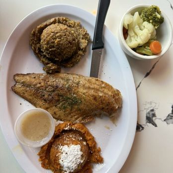 Neyow's Creole Cafe - Red Fish, Carrot Soufflé, Cornbread Dressing - Cajun/Creole Near Me - New Orleans, Louisiana