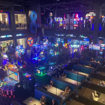 Dave & Buster's Schaumburg - Sports Bars Near Me - Schaumburg, Illinois