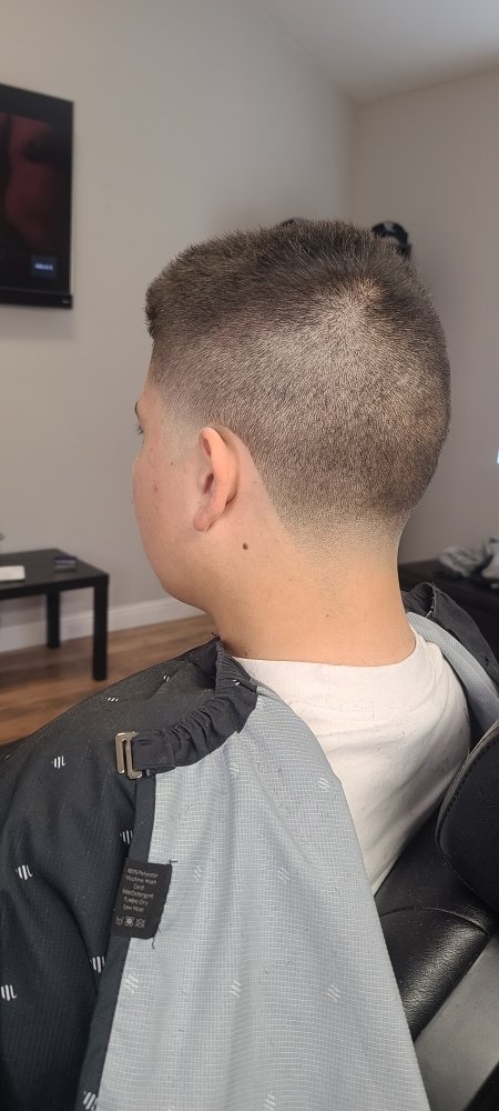 Fade-0-5 Barber Logo