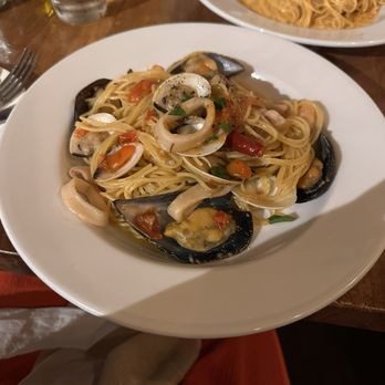 PASTA e PASTA by Allegro - Pescatore bianca- pasta with seafood in a garlic and oil sauce - Italian Near Me - Los Angeles, California PASTA e PASTA by Allegro - Pescatore bianca- pasta with seafood in a garlic and oil sauce - Italian Near Me - Los Angeles, California