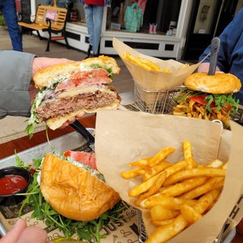 Cavana's Pub & Grub - Pubs Near Me - Sutter Creek, California