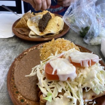 Tortilleria La Fe - Plato de flautas y un plato de tacos barbacoas - Mexican Near Me - Houston, Texas Tortilleria La Fe - Plato de flautas y un plato de tacos barbacoas - Mexican Near Me - Houston, Texas