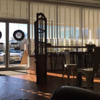 Shoredog Cafe - Inside view - Cafes Near Me - Richmond, Virginia